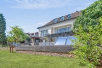 Wiese ist KI generiert